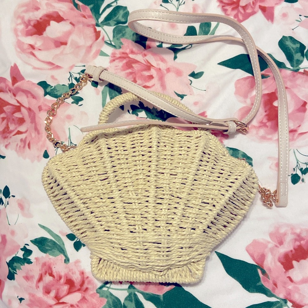 Sea shell purse